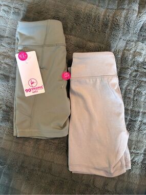 90 Degree by Reflex Girls' Bike Shorts in Sage Green and Light Taupe. Sz S 7-8.